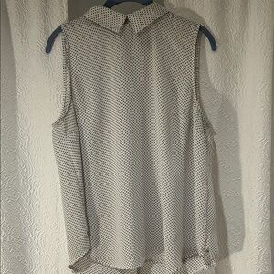 Who What Wear Sleeveless Polka Dot Collared Blouse